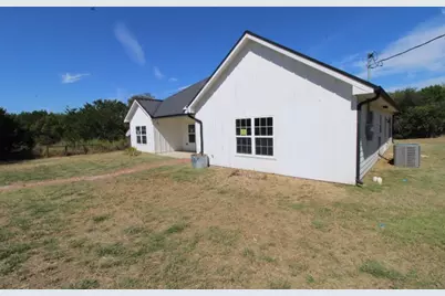536 E Third Street, Hico, TX 76457 - Photo 23