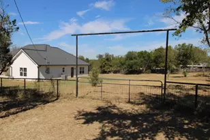 536 E Third St, Hico, TX 76457 - Photo 25