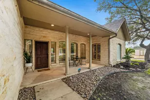 810 Bluff Ridge Ct, New Braunfels, TX 78132 - Photo 3