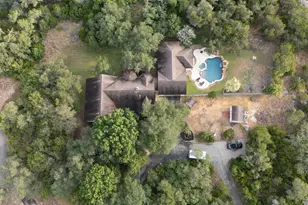 810 Bluff Ridge Ct, New Braunfels, TX 78132 - Photo 5