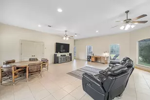 810 Bluff Ridge Ct, New Braunfels, TX 78132 - Photo 19