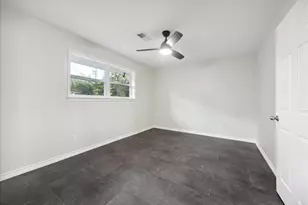 1305 W 1st St, Lampasas, TX 76550 - Photo 27