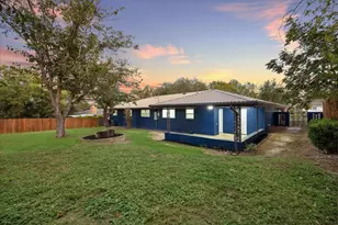 1305 W 1st St, Lampasas, TX 76550 - Photo 33