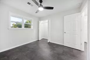 1305 W 1st St, Lampasas, TX 76550 - Photo 25