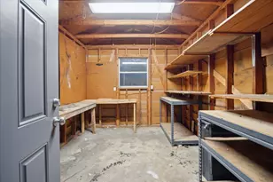 1305 W 1st St, Lampasas, TX 76550 - Photo 37