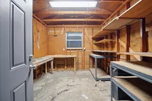 1305 W 1st St, Lampasas, TX 76550 - Photo 37