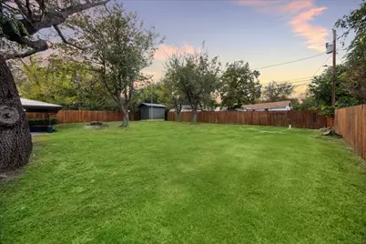 1305 W 1st Street, Lampasas, TX 76550 - Photo 35