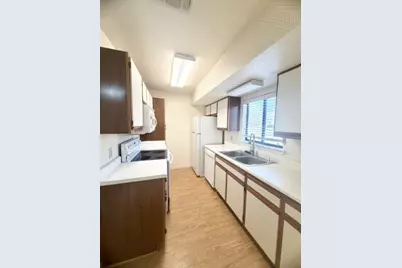 728 W San Antonio Street #728 A, Lockhart, TX 78644 - Photo 3