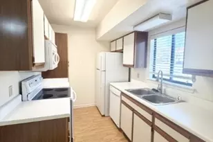 728 W San Antonio St, Lockhart, TX 78644 - Photo 3