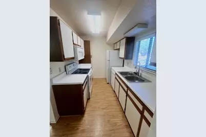 728 W San Antonio Street #728 A, Lockhart, TX 78644 - Photo 5