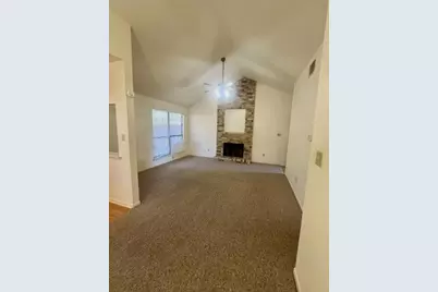 728 W San Antonio Street #728 A, Lockhart, TX 78644 - Photo 3