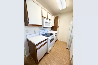 728 W San Antonio Street #728 A, Lockhart, TX 78644 - Photo 5