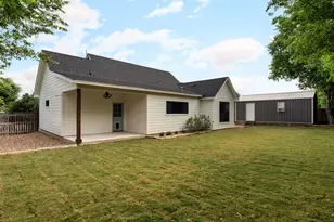 402 E Ash Dr, Johnson City, TX 78636 - Photo 7