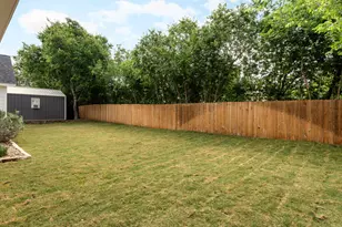 402 E Ash Dr, Johnson City, TX 78636 - Photo 27