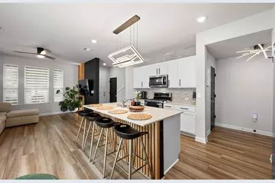 8013 Mellencamp Drive, Austin, TX 78744 - Photo 9