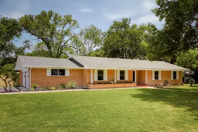 1215 W Live Oak Street, Lockhart, TX 78644 - Photo 3