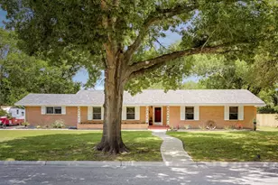 1215 W Live Oak St, Lockhart, TX 78644 - Photo 1
