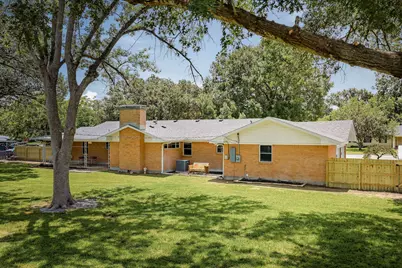1215 W Live Oak Street, Lockhart, TX 78644 - Photo 37