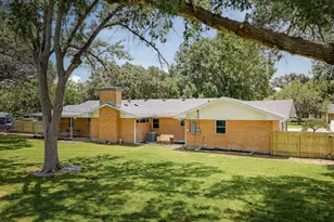 1215 W Live Oak St, Lockhart, TX 78644 - Photo 37