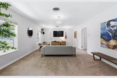 1215 W Live Oak Street, Lockhart, TX 78644 - Photo 9