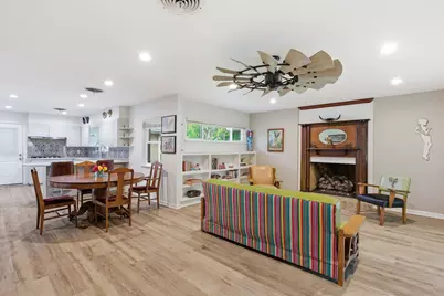 1215 W Live Oak Street, Lockhart, TX 78644 - Photo 17