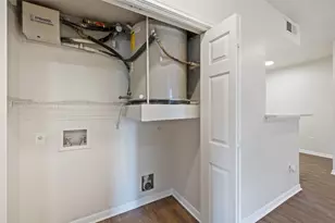 2320 Gracy Farms Ln, Austin, TX 78758 - Photo 21