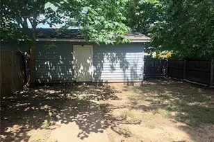 306 Anderson St, Smithville, TX 78957 - Photo 19
