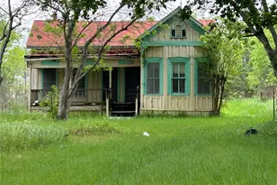 211 205 206 E Thigpen St, Carmine, TX 78932 - Photo 3