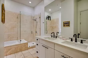 555 E 5th St, Austin, TX 78701 - Photo 17