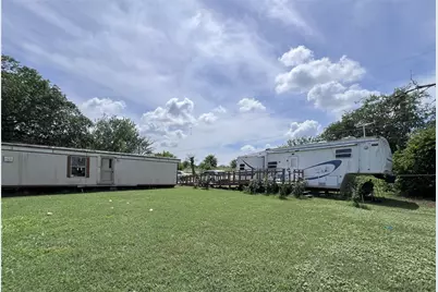 10001 Peterson Road, Del Valle, TX 78617 - Photo 29