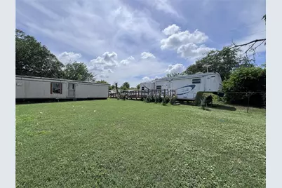 10001 Peterson Road, Del Valle, TX 78617 - Photo 3