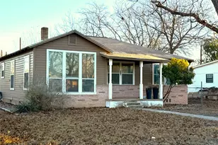 420 Stonewall St, Kerrville, TX 78028 - Photo 1