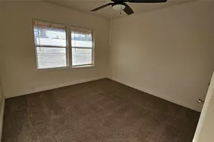 420 Stonewall St, Kerrville, TX 78028 - Photo 9