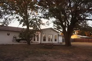 913 Seventh St, Lexington, TX 78947 - Photo 9