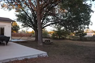 913 Seventh St, Lexington, TX 78947 - Photo 33