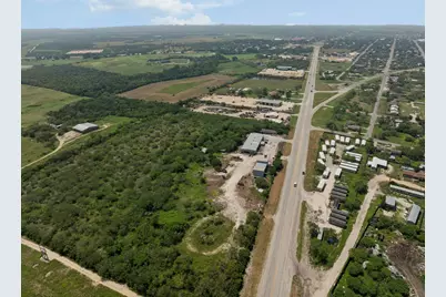 1691 Loop 17, Karnes City, TX 78118 - Photo 9