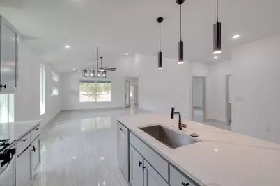 202 Washington Street, Elgin, TX 78621 - Photo 9