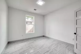 202 Washington St, Elgin, TX 78621 - Photo 19