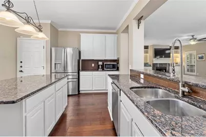 2730 Kinney Oaks Court, Austin, TX 78704 - Photo 11