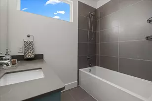 1801 E 2nd St, Austin, TX 78702 - Photo 21