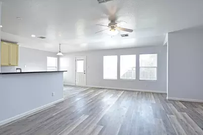 401 Bandara Woods Boulevard, Elgin, TX 78621 - Photo 9