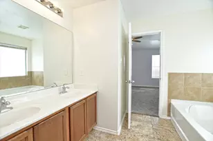 401 Bandara Woods Blvd, Elgin, TX 78621 - Photo 19