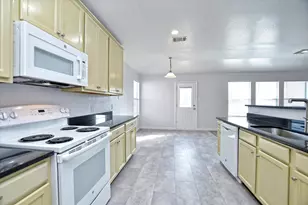 401 Bandara Woods Blvd, Elgin, TX 78621 - Photo 13