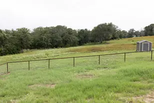 111 Powder Rdg, Luling, TX 78648 - Photo 19