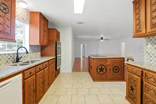 206 Oscar St, Taylor, TX 76574 - Photo 7
