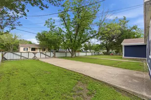 206 Oscar St, Taylor, TX 76574 - Photo 3