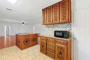 206 Oscar St, Taylor, TX 76574 - Photo 9
