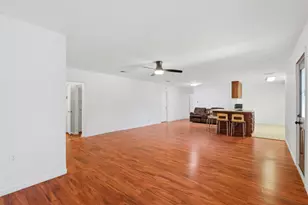206 Oscar St, Taylor, TX 76574 - Photo 5