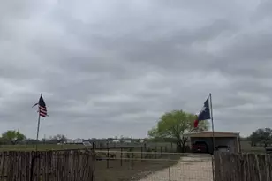 100 County Rd 423, Stockdale, TX 78160 - Photo 7