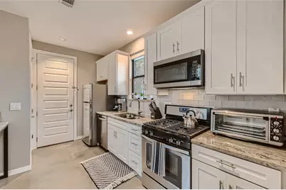 904 E 2nd Street #B, Austin, TX 78702 - Photo 15